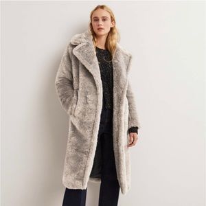 Boden Women Long Teddy Coat Gray Faux Fur Size 6R
Fully Lined and Super Soft